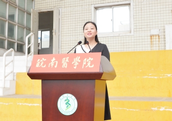 教师代表、马克思主义学院张婧老师发言 教师代表、马克思主义学院张婧老师发言