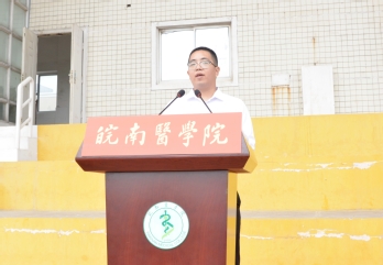 老生代表、研究生学院闫干干同学发言 老生代表、研究生学院闫干干同学发言