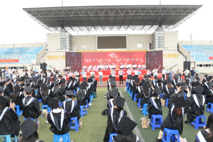 全体辅导员用歌声送别毕业生(二) 全体辅导员用歌声送别毕业生(二)